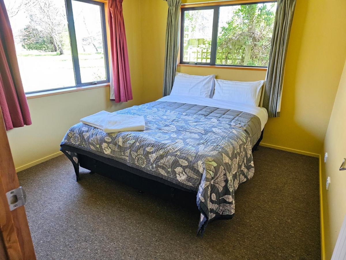 Te Anau Farm Cottage Esterno foto